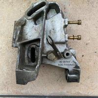 Supporto pompa servofreno Mercedes 240D w123