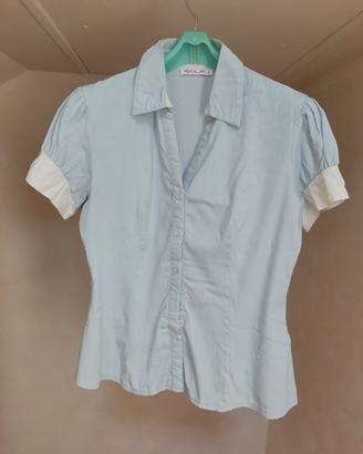 Camicia donna manica corta con profili bianchi.