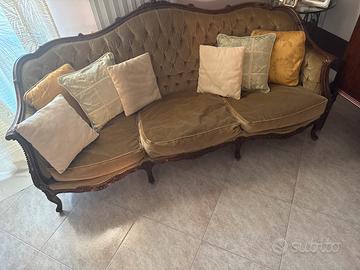 Divano e poltrone antichi