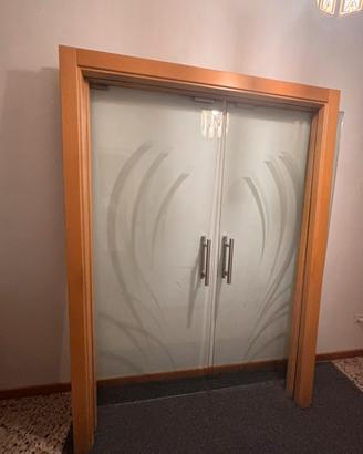 Porta scorrevole in vetro