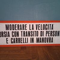 Cartello moderare la velocità 