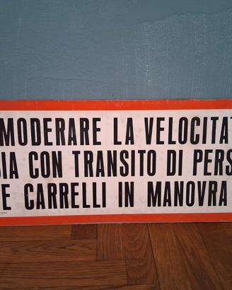 Cartello moderare la velocità 