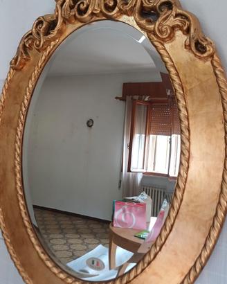 Grande specchio ovale vintage in legno dorato