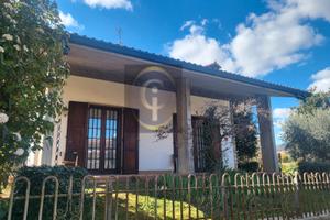 Prevalle, ampia villa singola con piscina
