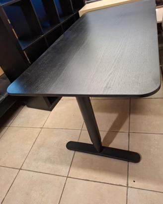 Studio completo di scrivania,cubo ikea; divano e t