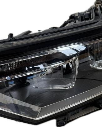 Faro sinistro Volkswagen Passat B8