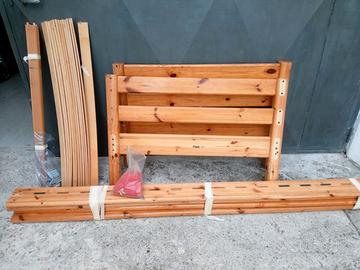 letto in legno con doghe Flexa,
