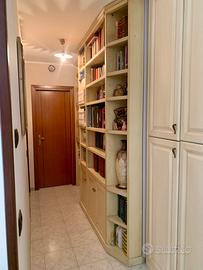 Libreria in legno massello