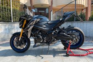 Suzuki GSXS 750