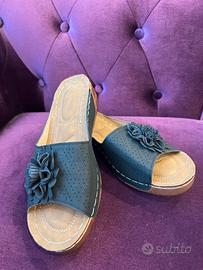 Sandali neri e beige