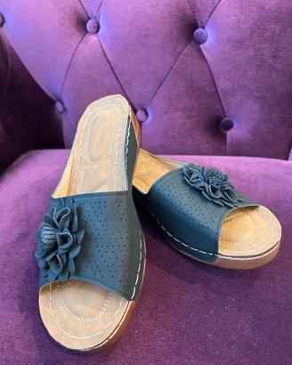 Sandali neri e beige
