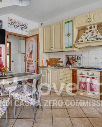 Casa indipendente di 100 m² con 3 locali e box aut