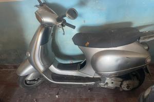 PIAGGIO-3 SCOOTER , 2VESPA 150 E MP3-- 650EURO