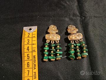 Orecchini etnici con pietre di malachite