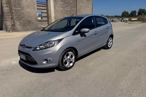 Ford Fiesta 1.4 TDCi 70CV 5 porte Titanium