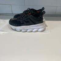 Scarpe nere e bianche