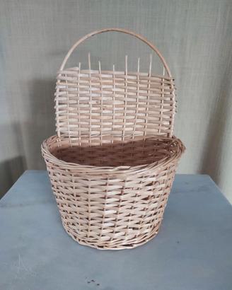 Cesto in rattan intrecciato