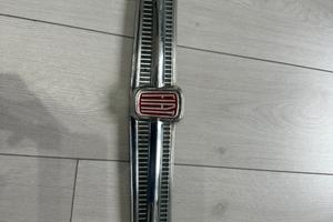 Fregio anteriore Fiat 850