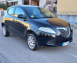 Lancia ypsilon 2013 0.9 turbo metano neopatentati