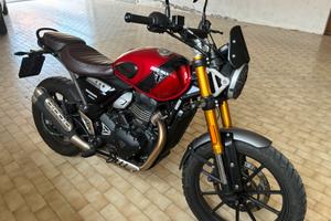 Triumph Scrambler 400X con accessori. 3850 km