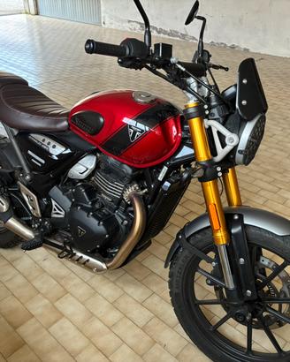 Triumph Scrambler 400X con accessori. 3850 km