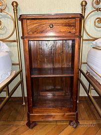 Comodino antiquariato