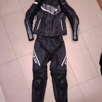 tuta in pelle della  Dainese da donna