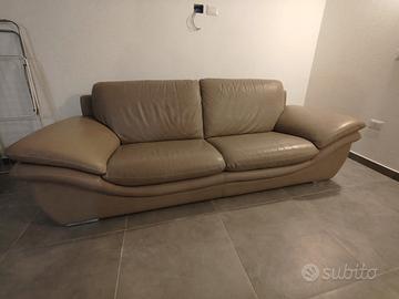 divano in pelle 