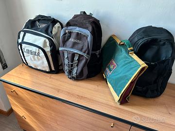 3 Zaini + 1 cartella porta documenti.