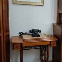 Tavolo con macchina da cucire vintage 