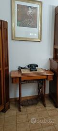 Tavolo con macchina da cucire vintage 