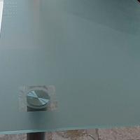 Tavolo in vetro satinato