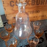 bicchierini e bottiglia vintage 