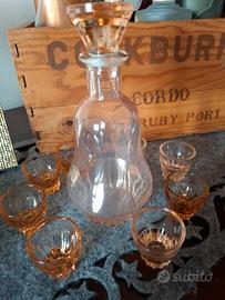 bicchierini e bottiglia vintage 