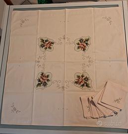 Tovaglia ricamata a mano