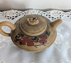 Teiera in ceramica cinese Yixing in argilla.