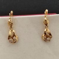 Orecchini in oro giallo e zaffiri bianchi