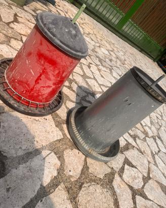 Dispenser cibo per polli o volatili