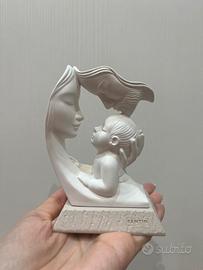 Statua rappresentativa della Famiglia in resina