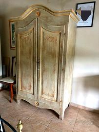 Armadio vintage Provenzale beige
