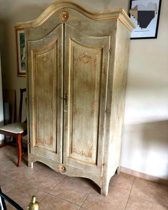 Armadio vintage Provenzale beige
