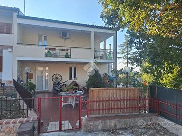 VILLA A SCHIERA A CASSANO DELLE MURGE