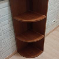 Scaffale angolare in legno