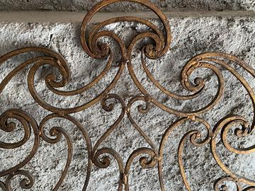 Testata in ferro battuto in bagno d'oro zecchino