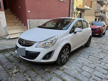 Opel corsa 1.2 benzina solo 90.000 km anno 2012