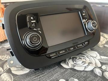 Autoradio Fiat 500X Uconnect con cornice