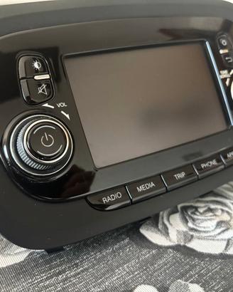 Autoradio Fiat 500X Uconnect con cornice