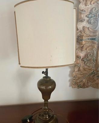 Lampada da tavolo vintage con paralume originale