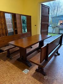 Tavolo con panche in legno massello