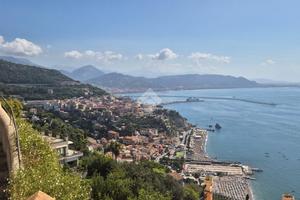 3 LOCALI A VIETRI SUL MARE